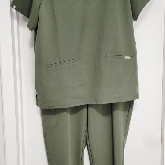 NWT FIGS "Casma" Three-Pocket Scrub Top & "Zamora" Joggers Scrub Pants-Sz:2 XLrg - Picture 13 of 17